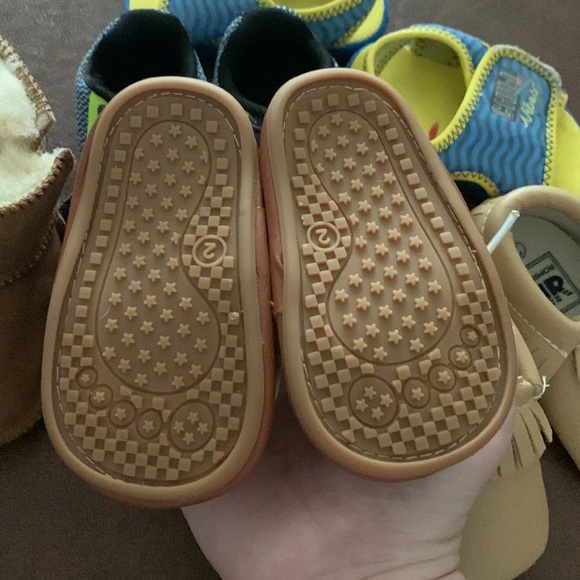 Baby size 2 shoe - Picture 2 of 2